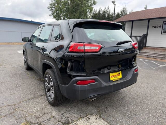 2017 Jeep Cherokee Sport Image 4