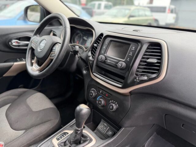 2017 Jeep Cherokee Sport Image 10