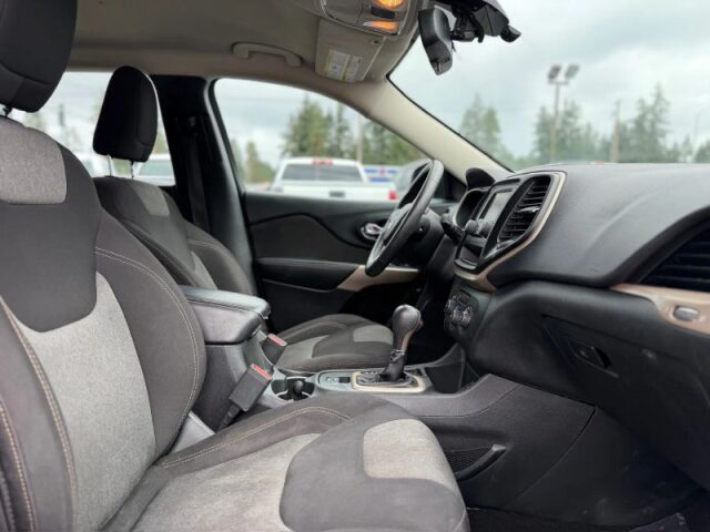 2017 Jeep Cherokee Sport Image 12