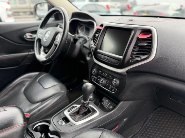 2015 Jeep Cherokee Trailhawk Image 12