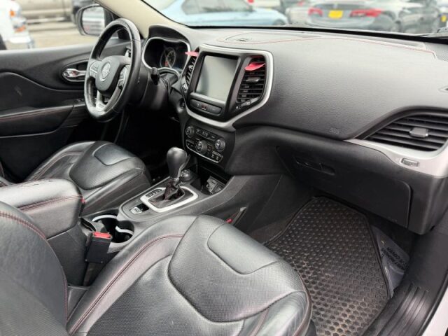2015 Jeep Cherokee Trailhawk Image 13