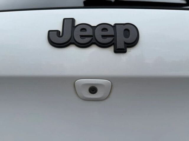 2015 Jeep Cherokee Trailhawk Image 23