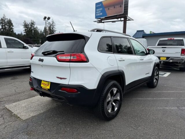 2015 Jeep Cherokee Trailhawk Lower Image 3