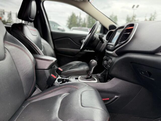 2015 Jeep Cherokee Trailhawk Image 14