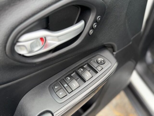 2015 Jeep Cherokee Trailhawk Image 29