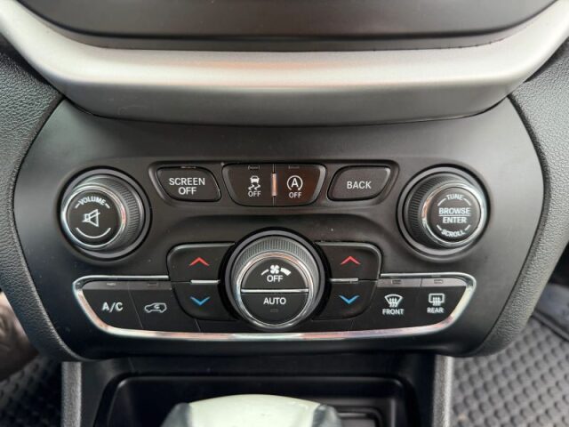2015 Jeep Cherokee Trailhawk Image 37