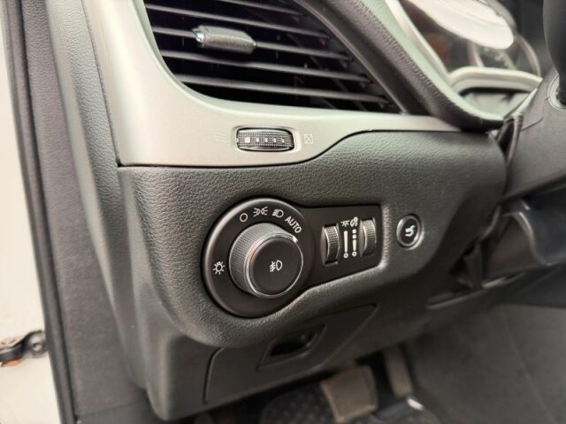 2015 Jeep Cherokee Trailhawk Image 30