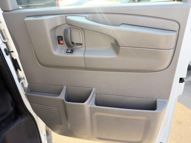 2015 Chevrolet Express 2500 Cargo Image 8