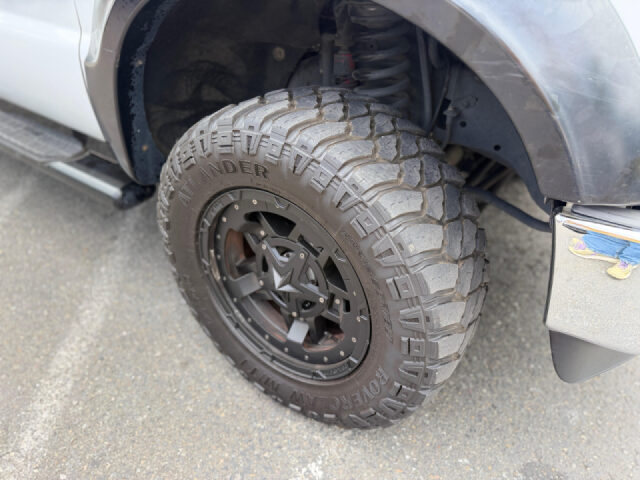 2009 Ford F-350 Super Duty FX4 Crew Cab Image 12