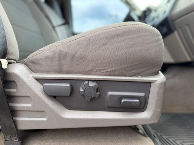 2009 Ford F-350 Super Duty FX4 Crew Cab Image 18