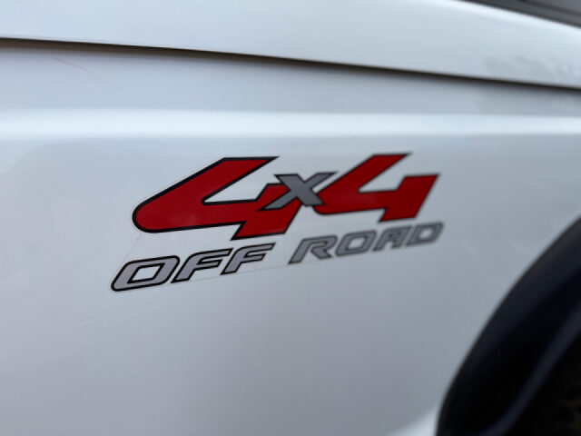 2009 Ford F-350 Super Duty FX4 Crew Cab Image 27