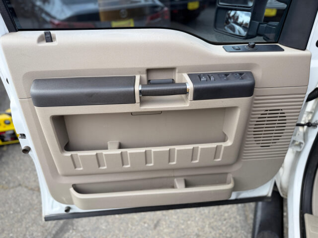 2009 Ford F-350 Super Duty FX4 Crew Cab Image 36