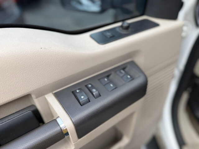 2009 Ford F-350 Super Duty FX4 Crew Cab Image 37