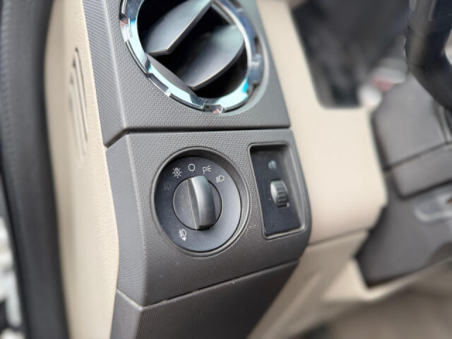 2009 Ford F-350 Super Duty FX4 Crew Cab Image 38